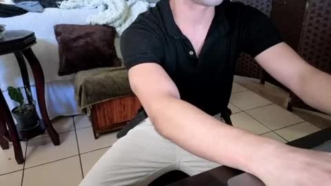 Snapshot of nobudget06 chatting on 02/26/25, 08:11 nobudget06 online show from 02/26/25, 08:11