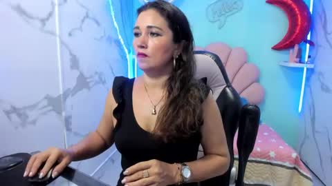 noelia_milfs online show from 10/15/25, 02:44