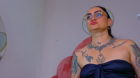 Snapshot of noeliasaenz chatting on 07/15/26, 05:34 NOELIA online show from 07/15/26, 05:34