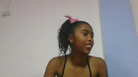 Snapshot of noelina chatting on 02/25/26, 05:28 noelina online show from 02/25/26, 05:28