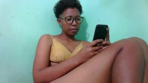 Snapshot of noellah chatting on 09/19/25, 08:38 noellah online show from 09/19/25, 08:38