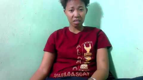 Snapshot of noellah chatting on 10/05/25, 03:27 noellah online show from 10/05/25, 03:27