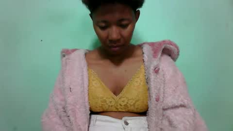 Snapshot of noellah chatting on 10/06/25, 04:32 noellah online show from 10/06/25, 04:32