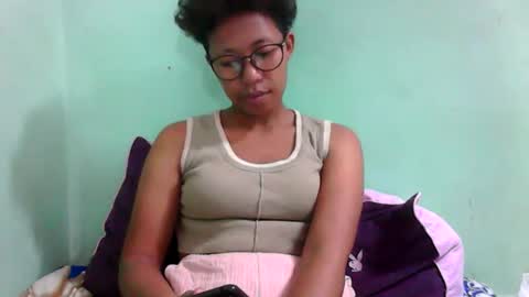 Snapshot of noellah chatting on 10/20/25, 08:04 noellah online show from 10/20/25, 08:04