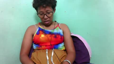 Snapshot of noellah chatting on 11/11/25, 06:35 noellah online show from 11/11/25, 06:35