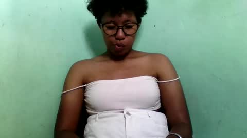 Snapshot of noellah chatting on 11/29/25, 07:00 noellah online show from 11/29/25, 07:00