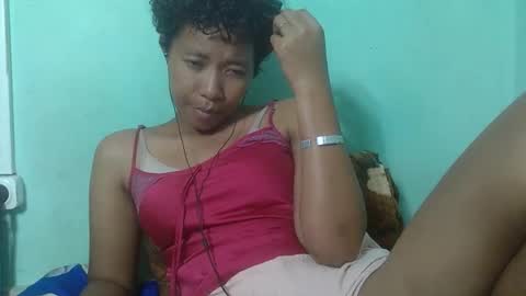 Snapshot of noellah chatting on 12/13/25, 07:53 noellah online show from 12/13/25, 07:53