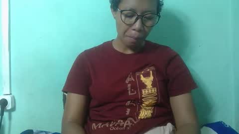 Snapshot of noellah chatting on 12/17/25, 04:18 noellah online show from 12/17/25, 04:18