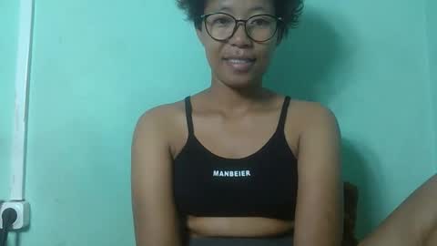 Snapshot of noellah chatting on 12/20/25, 04:52 noellah online show from 12/20/25, 04:52