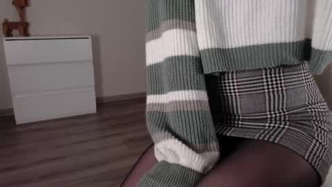 Snapshot of noelleneptune chatting on 02/07/25, 01:43 noelleneptune online show from 02/07/25, 01:43