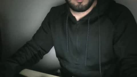 Snapshot of nogueiira98 chatting on 05/18/26, 01:02 nogueiira98 online show from 05/18/26, 01:02