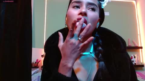 Noha Thomson online show from 02/14/25, 10:04