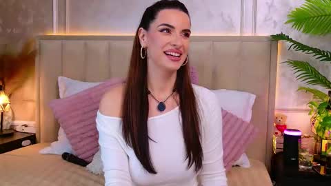 Snapshot of noirsiren chatting on 11/25/25, 07:03 FInd outP online show from 11/25/25, 07:03