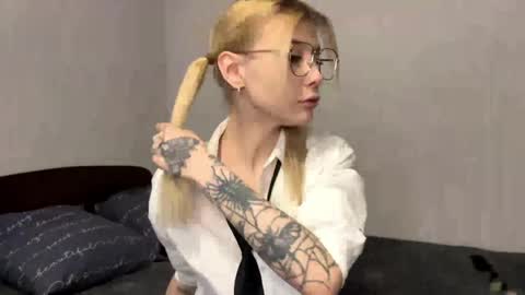 Sofia online show from 05/18/26, 12:00