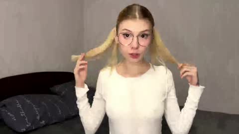 Sofia online show from 05/19/26, 12:11