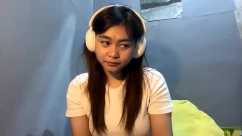 Snapshot of nolapodrasky chatting on 12/17/25, 08:53 Amelia online show from 12/17/25, 08:53