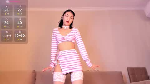 Snapshot of nooniemoon chatting on 09/26/25, 02:26 nooniemoon online show from 09/26/25, 02:26