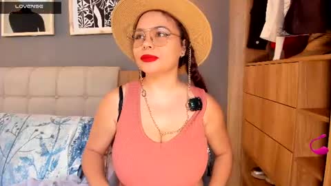 Snapshot of noor_bloom chatting on 06/17/26, 01:34 Soy Ash online show from 06/17/26, 01:34