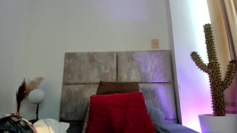 Snapshot of nora_dasilva chatting on 12/05/24, 01:17 Nora Da Silva online show from 12/05/24, 01:17