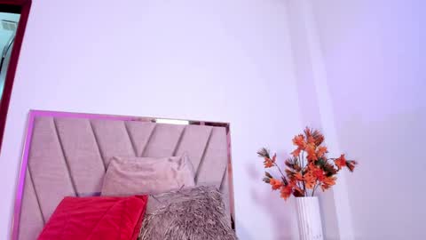 Snapshot of nora_dasilva chatting on 12/14/24, 12:44 Nora Da Silva online show from 12/14/24, 12:44