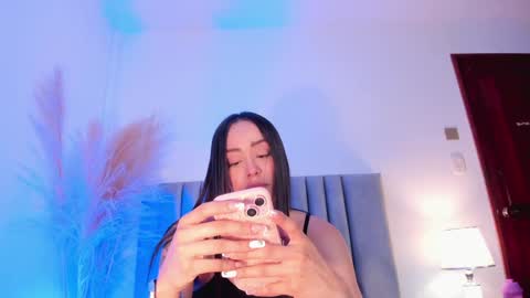 Snapshot of nora_dasilva chatting on 01/16/25, 12:23 Nora Da Silva online show from 01/16/25, 12:23