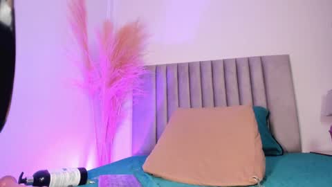 Snapshot of nora_dasilva chatting on 01/16/25, 03:34 Nora Da Silva online show from 01/16/25, 03:34