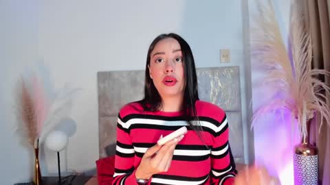 Snapshot of nora_dasilva chatting on 02/05/25, 01:15 Nora Da Silva online show from 02/05/25, 01:15