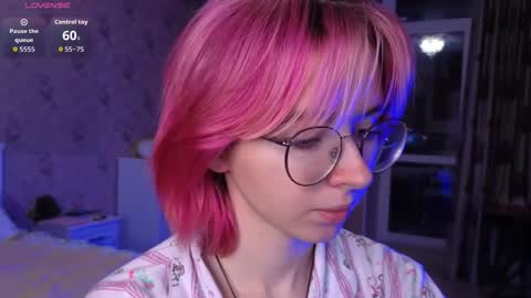 Nora Failure online show from 10/08/25, 01:09