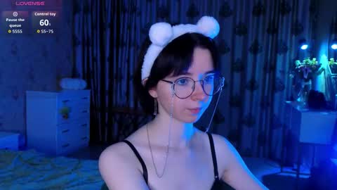 Nora Failure online show from 11/06/25, 01:45