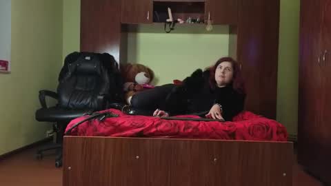 Snapshot of nora_red chatting on 11/30/25, 07:29 QueenManifest online show from 11/30/25, 07:29