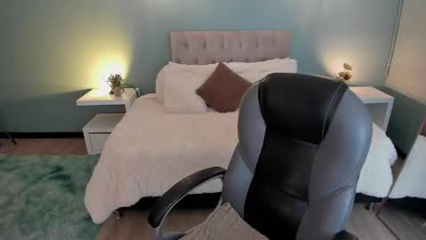 Nora online show from 02/12/26, 07:09