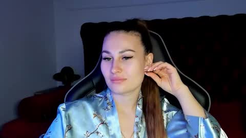 NoraFoxes online show from 11/25/25, 05:40