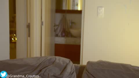 Ariane online show from 02/26/25, 04:47