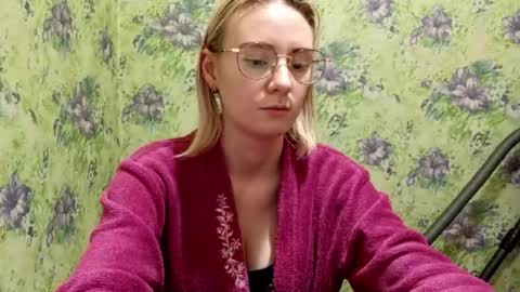 Snapshot of norinebaeza chatting on 10/23/25, 01:43 Lola online show from 10/23/25, 01:43