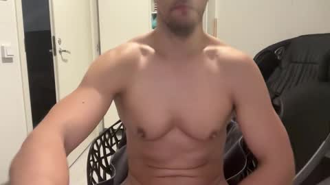 north_guy799643 online show from 03/18/26, 04:43