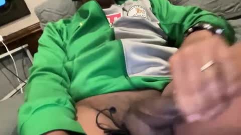 Snapshot of nostringfun chatting on 12/19/24, 03:19 nostringfun online show from 12/19/24, 03:19