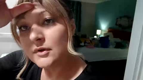 notouchmami online show from 09/21/25, 09:00