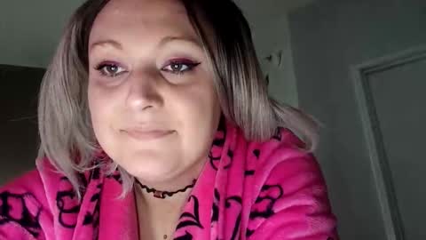 notouchmami online show from 11/01/25, 09:11