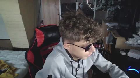 Snapshot of notspace_721128 chatting on 12/16/24, 02:16 NotSpace online show from 12/16/24, 02:16