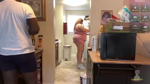 NotUrBabyMoms online show from 11/11/25, 02:50