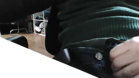 Snapshot of noux69 chatting on 12/19/24, 02:35 noux69 online show from 12/19/24, 02:35