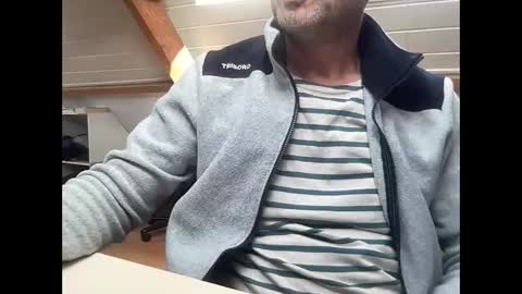 Snapshot of noux69 chatting on 11/09/25, 01:09 noux69 online show from 11/09/25, 01:09