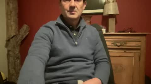 Snapshot of noux69 chatting on 11/22/25, 05:23 noux69 online show from 11/22/25, 05:23