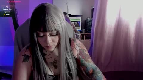 Snapshot of nova_gara chatting on 10/27/25, 07:07 s online show from 10/27/25, 07:07