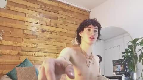 Snapshot of nova_salvadore chatting on 12/20/25, 05:03 Nova Salvatore online show from 12/20/25, 05:03