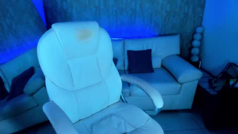 Snapshot of nova_sex1 chatting on 09/09/25, 04:34 nova online show from 09/09/25, 04:34