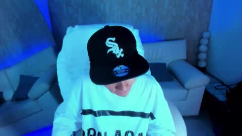 Snapshot of nova_sex1 chatting on 09/19/25, 04:58 nova online show from 09/19/25, 04:58