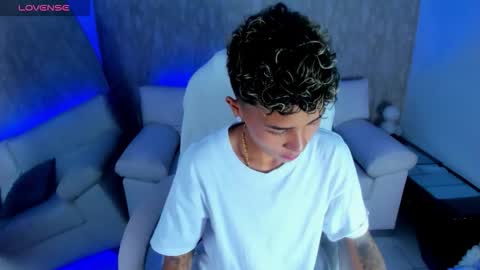 Snapshot of nova_sex1 chatting on 10/11/25, 04:01 nova online show from 10/11/25, 04:01