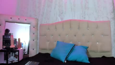 Snapshot of nova_sex1 chatting on 11/18/25, 04:50 nova online show from 11/18/25, 04:50