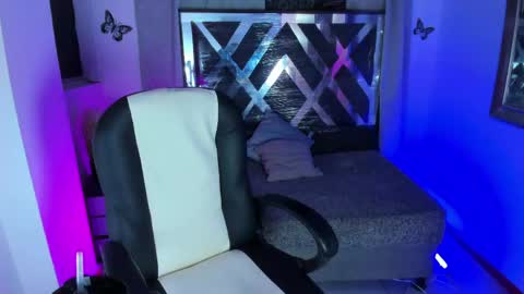 Snapshot of nova_sex1 chatting on 05/20/26, 01:12 nova online show from 05/20/26, 01:12
